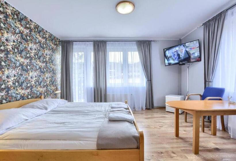 Hotelli Rezydencja Karnat I I Ii