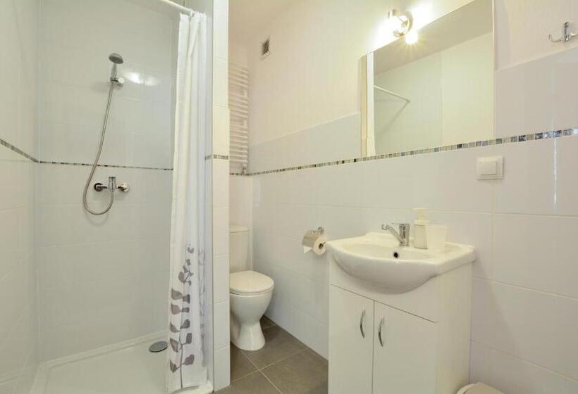 Hotelli Rezydencja Karnat I I Ii