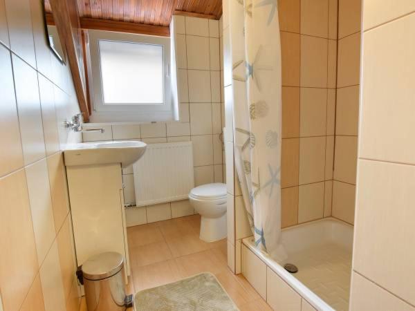 膳宿费 Willa Nadin