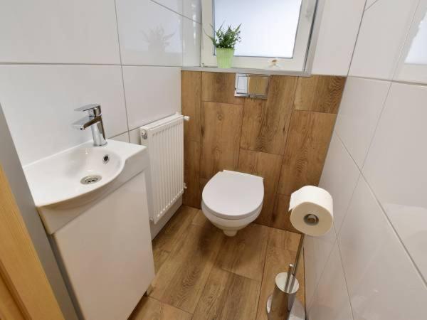 膳宿费 Willa Nadin