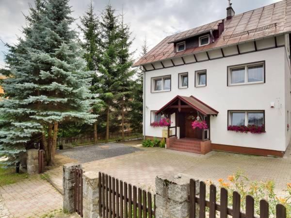 膳宿费 Willa Nadin