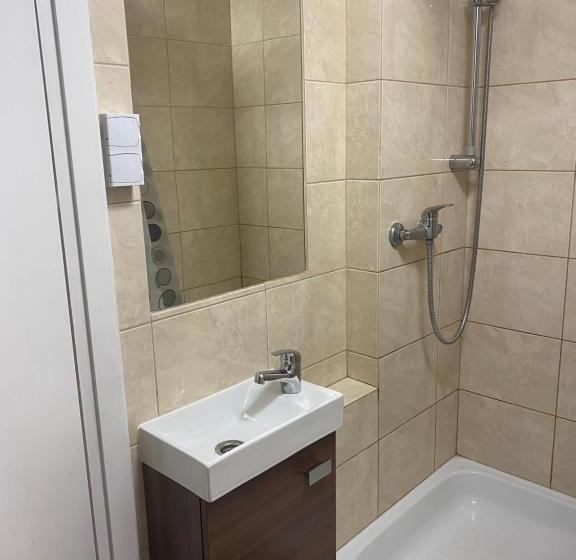 فندق صغير Piwnica