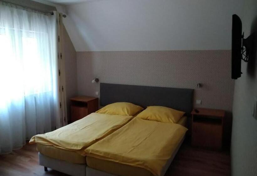 צימר Dworek Leśny