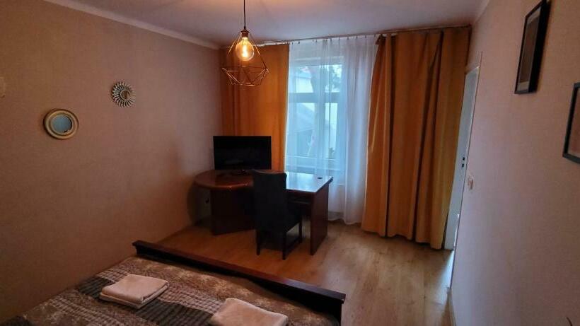 Bed and Breakfast Dworek Pokoje Gościnne