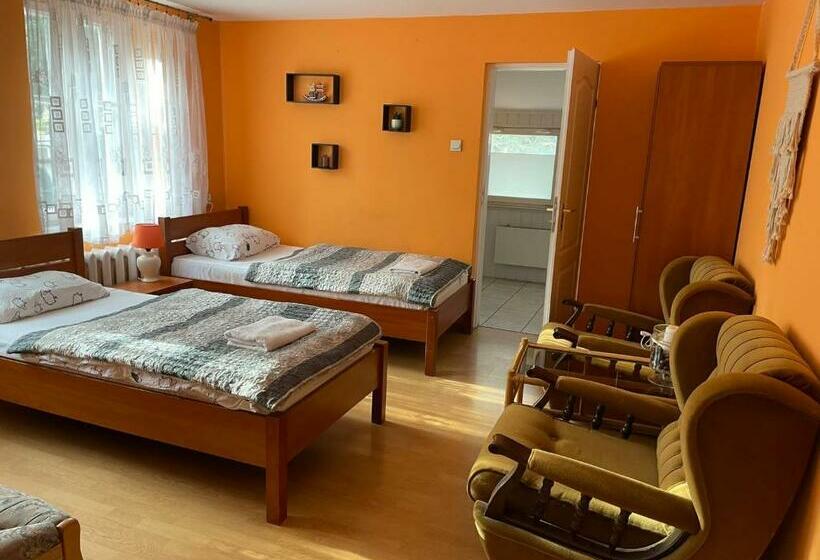 Bed and Breakfast Dworek Pokoje Gościnne