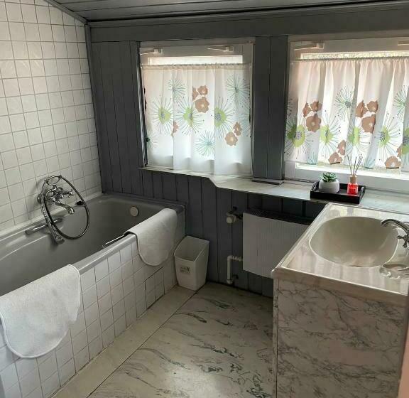 Bed and Breakfast Dworek Pokoje Gościnne