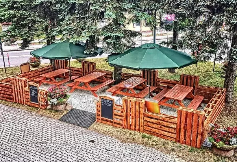 ホテル Aleksandrówka Restauracja I Noclegi