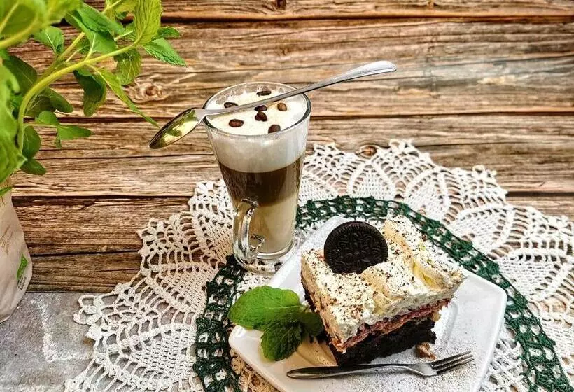 ホテル Aleksandrówka Restauracja I Noclegi