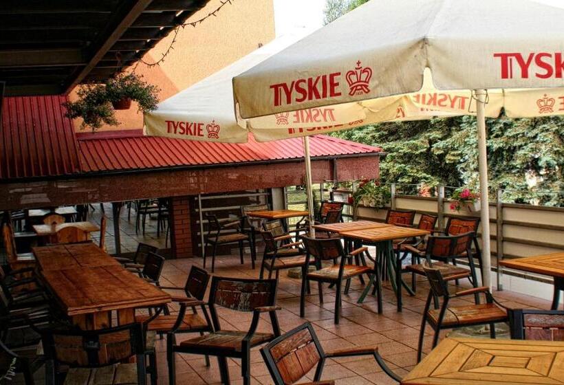 Hotel Aleksandrówka Restauracja I Noclegi