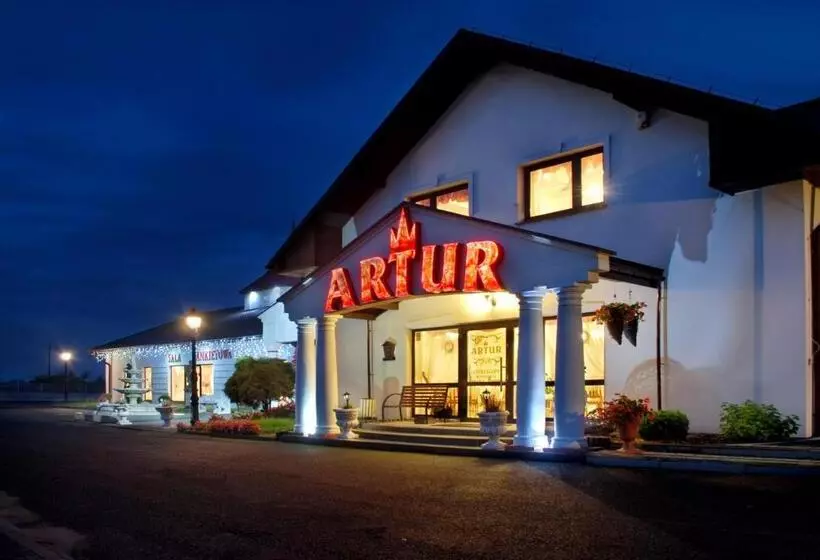 هتل Artur