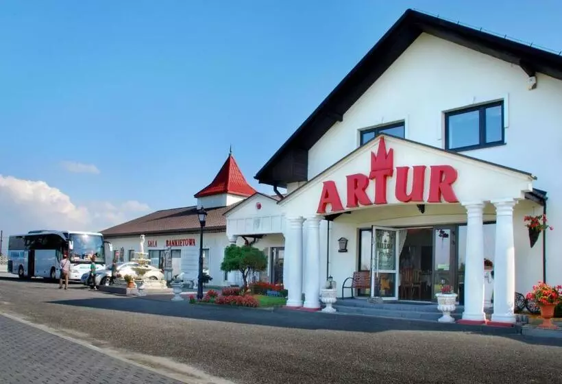 هتل Artur