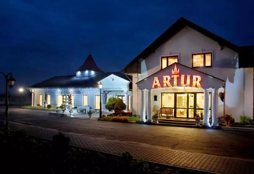 هتل Artur