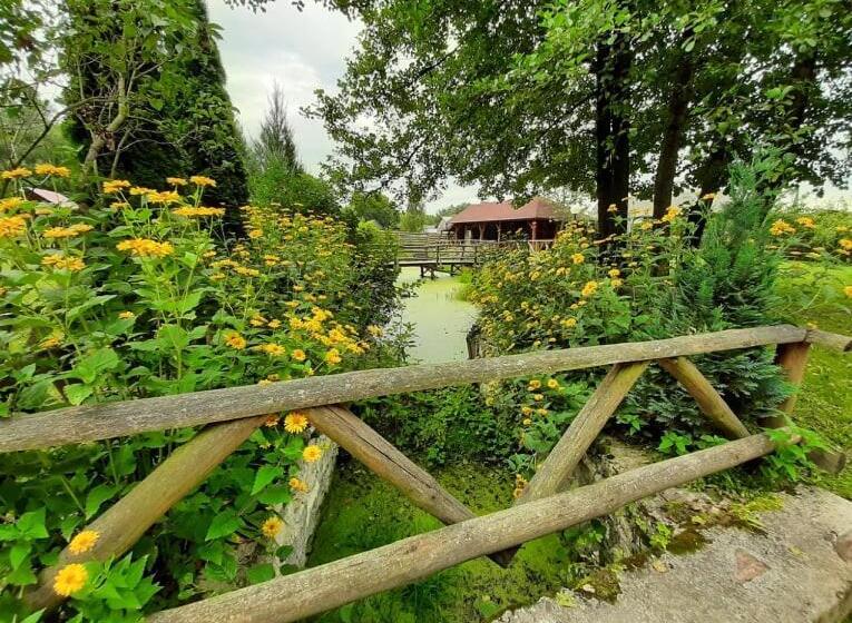 Отель Gospodarstwo Agroturystyczne Pod Lasem Maria Płazio