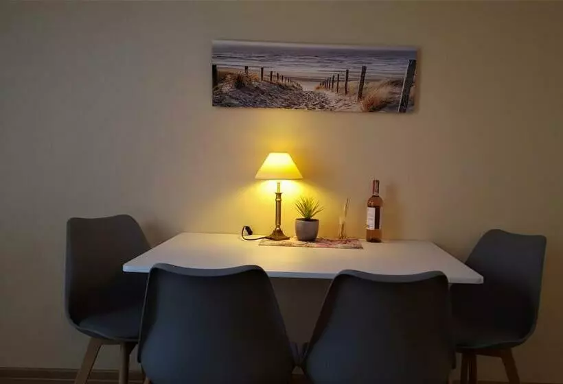 Majatalo Apartament Z Pięknymi Widokami, Około 900m Do Przejrzystego Jeziora Choczewskiego, Blisko Morza