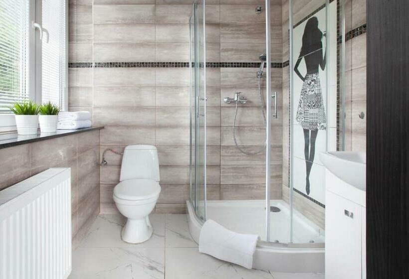 Rj Hostel Chrobrego 79