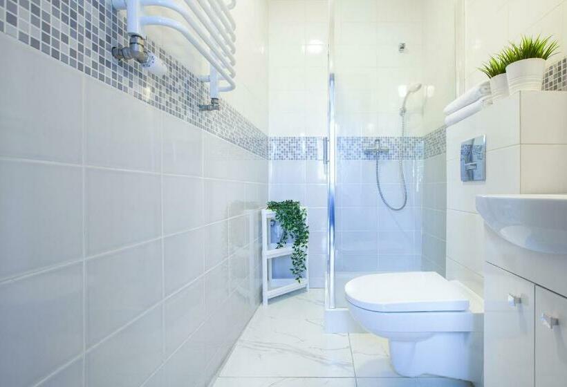 Rj Hostel Chrobrego 79