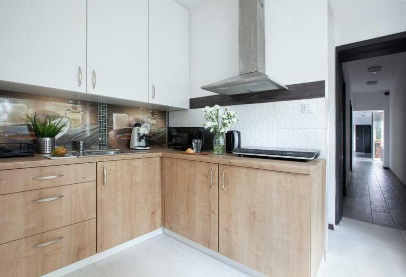 Rj Hostel Chrobrego 79