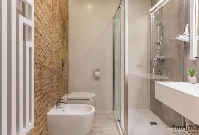 Royal Hill Residence