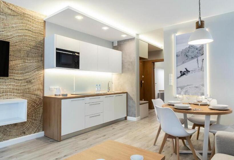 Royal Hill Residence