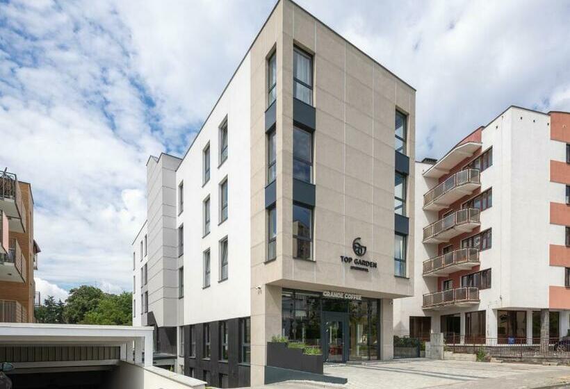Top Garden Apart