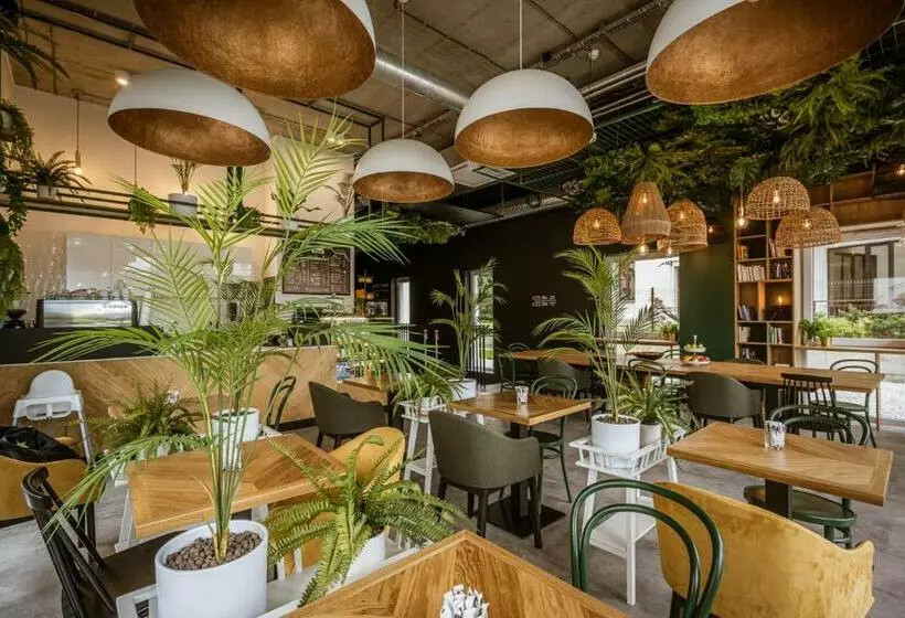 Top Garden Apart