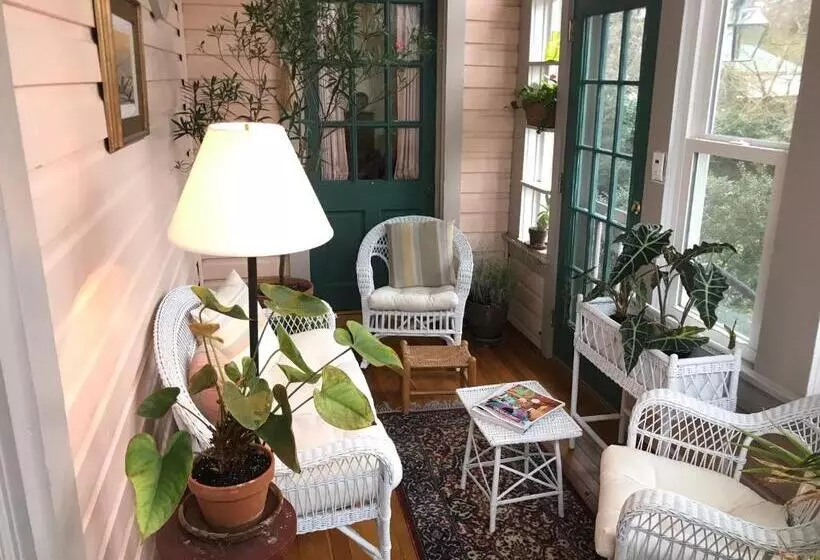 Charles Bass House Bed & Breakfast