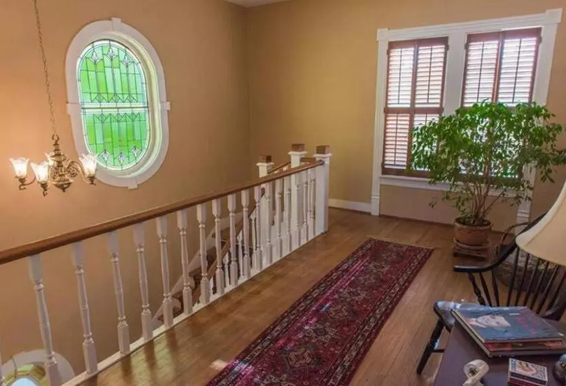 Charles Bass House Bed & Breakfast