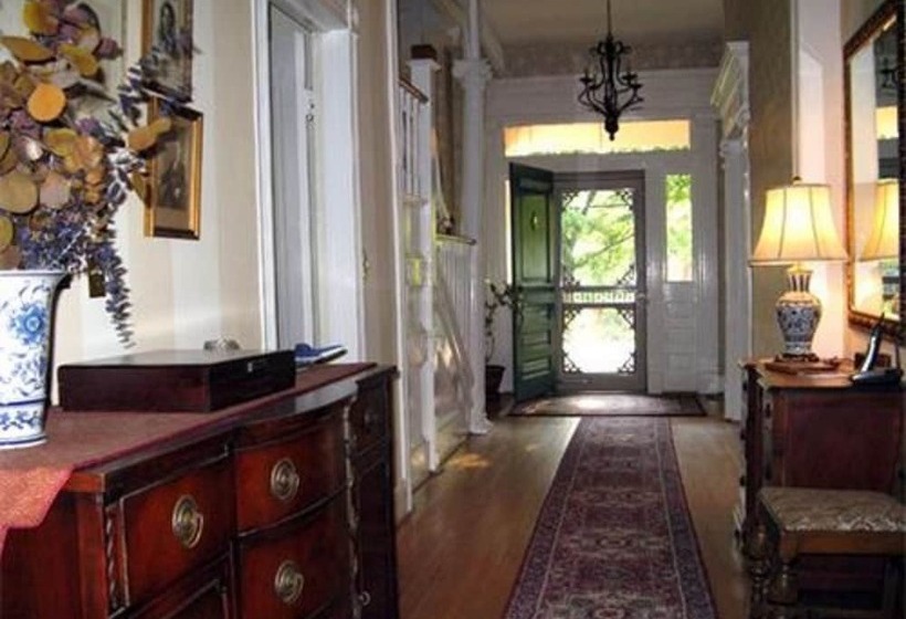 Charles Bass House Bed & Breakfast