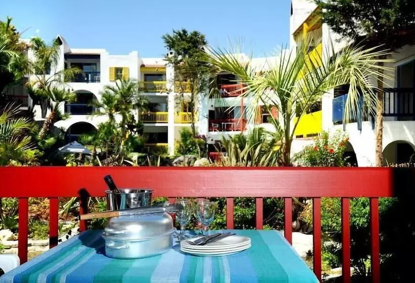 Club Mykonos Athenian Cascades