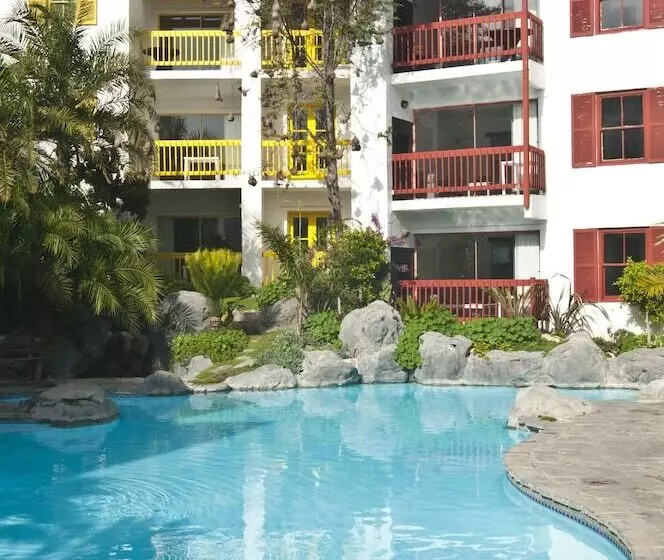 Club Mykonos Athenian Cascades