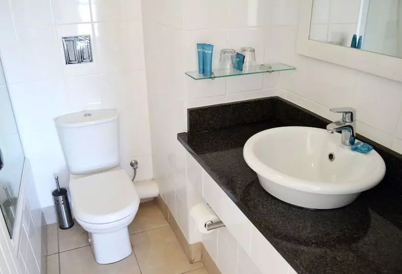 Club Mykonos Athenian Cascades