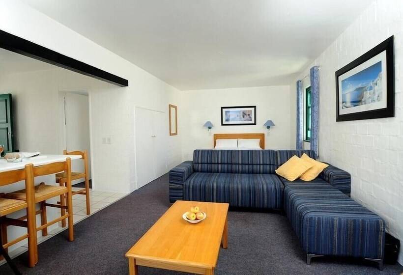 Club Mykonos Athenian Cascades