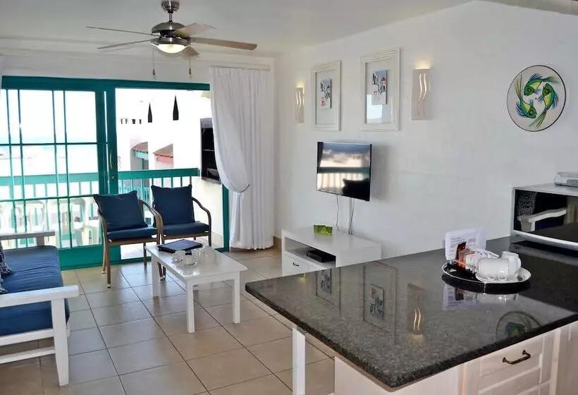 Club Mykonos Athenian Cascades