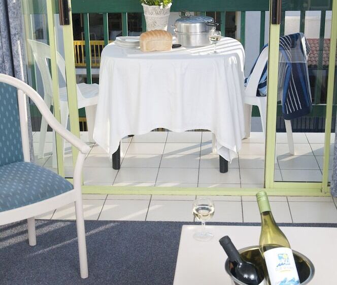 Club Mykonos Athenian Cascades