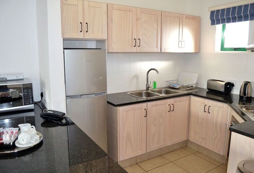 Club Mykonos Athenian Cascades