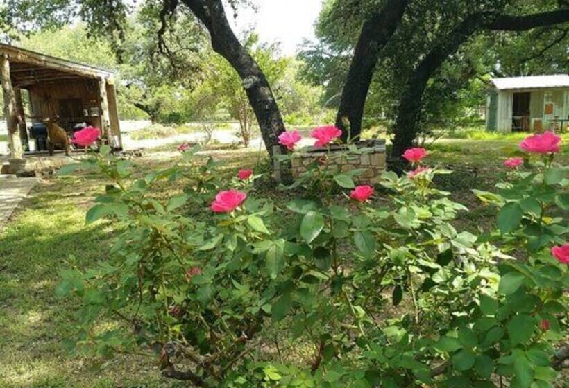 Отель The Crossroads Inn