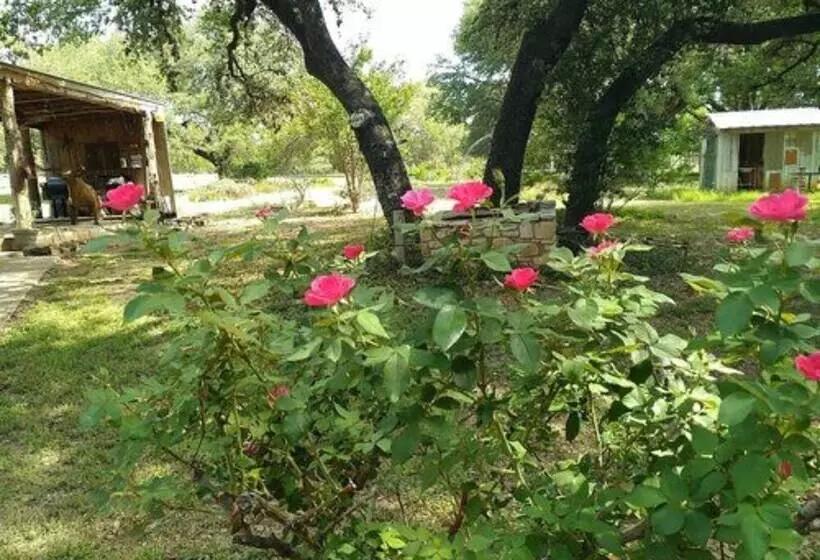 Otel The Crossroads Inn