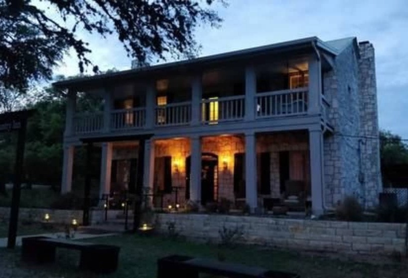 Отель The Crossroads Inn