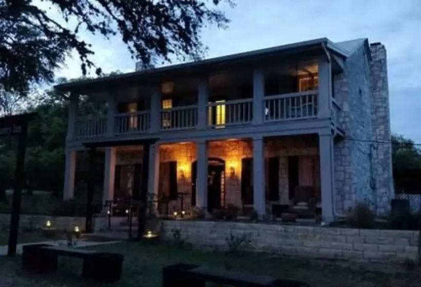 Otel The Crossroads Inn