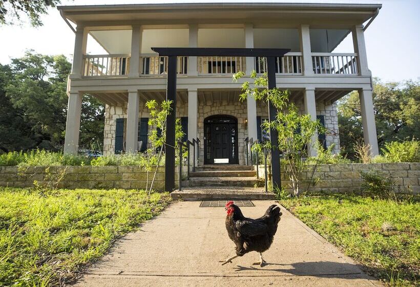 Отель The Crossroads Inn