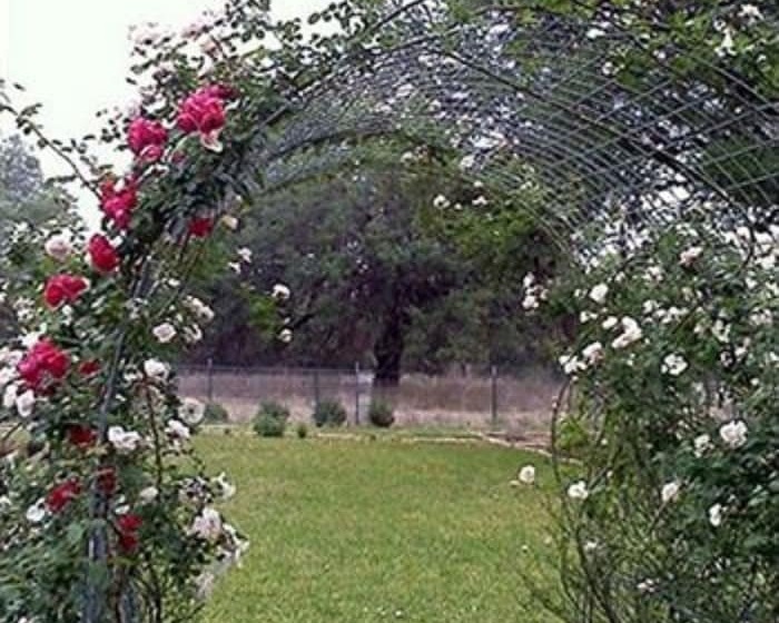 Отель The Crossroads Inn