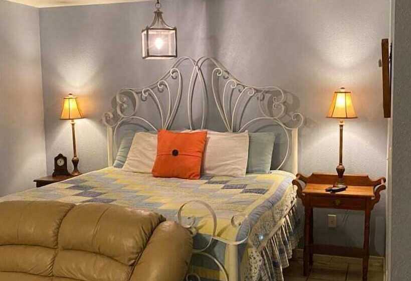 Отель The Crossroads Inn