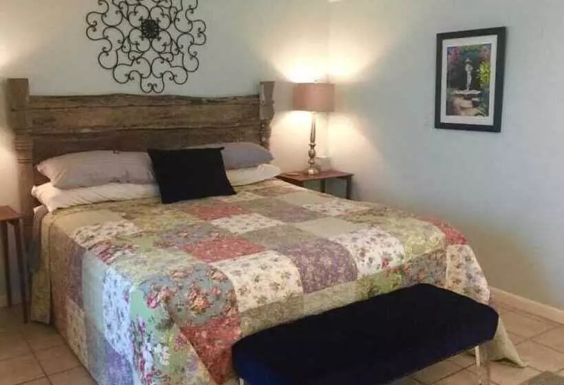 Otel The Crossroads Inn