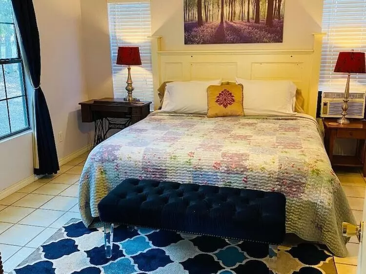 Otel The Crossroads Inn