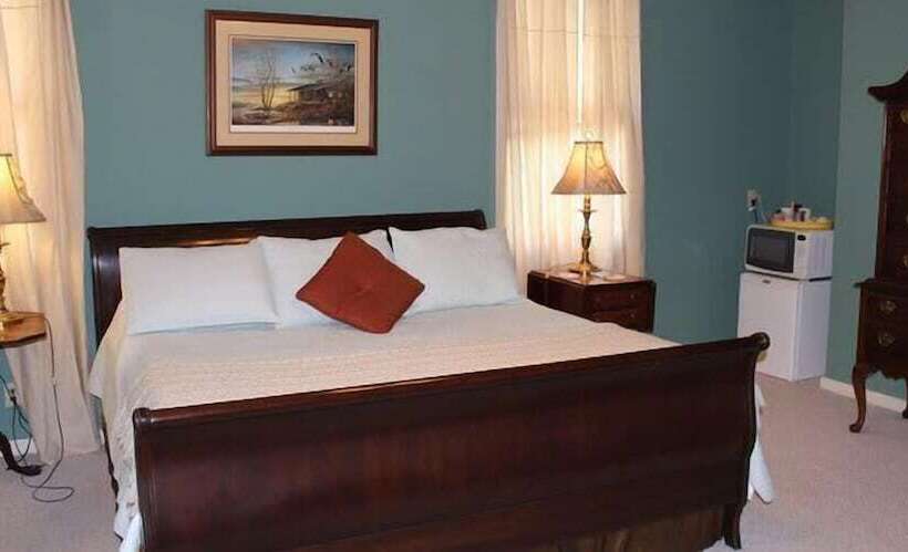 Отель The Crossroads Inn