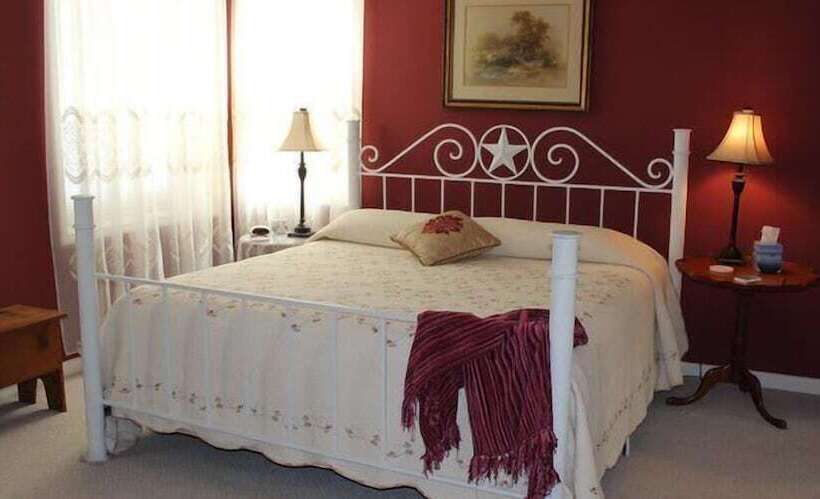 Отель The Crossroads Inn