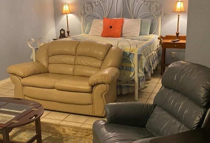 Отель The Crossroads Inn