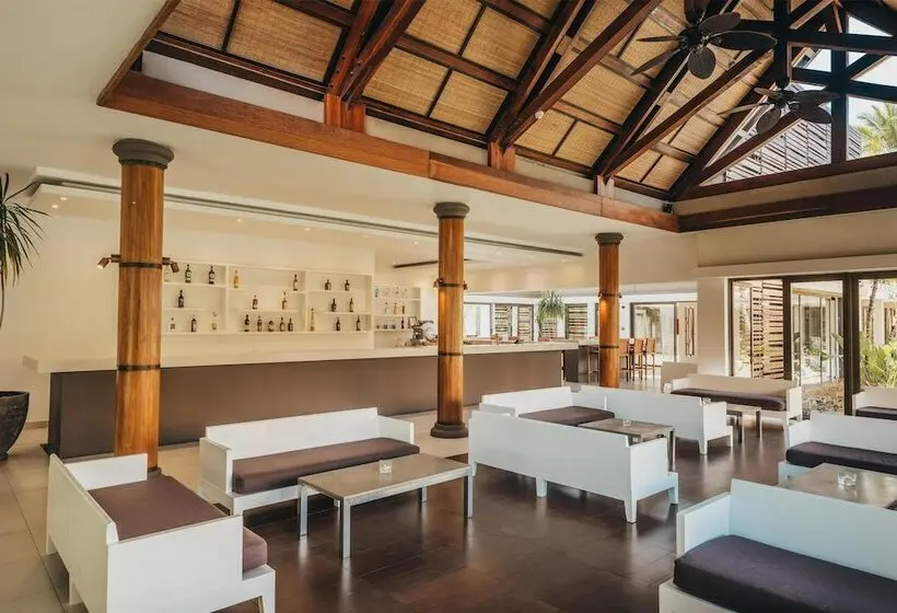 هتل Crystals Beach Resort Belle Mare, A Member Of Radisson Individuals