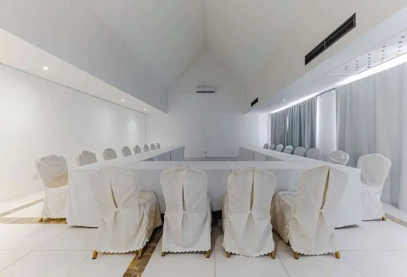 هتل Crystals Beach Resort Belle Mare, A Member Of Radisson Individuals