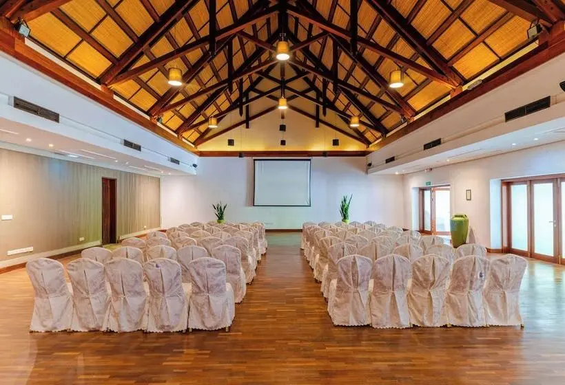 هتل Crystals Beach Resort Belle Mare, A Member Of Radisson Individuals
